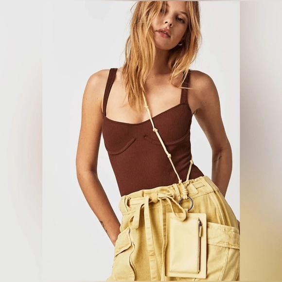 NWT FLAWED Free People Sun's Out Downtown Leather Crossbody Wallet Banana Cream - Picture 4 of 10